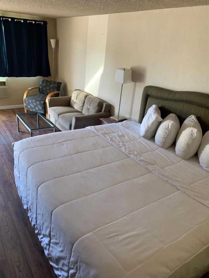 | Smokey Point Motor Inn