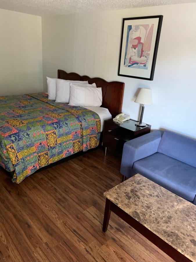 | Smokey Point Motor Inn