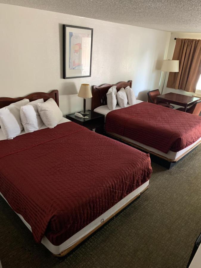 | Smokey Point Motor Inn