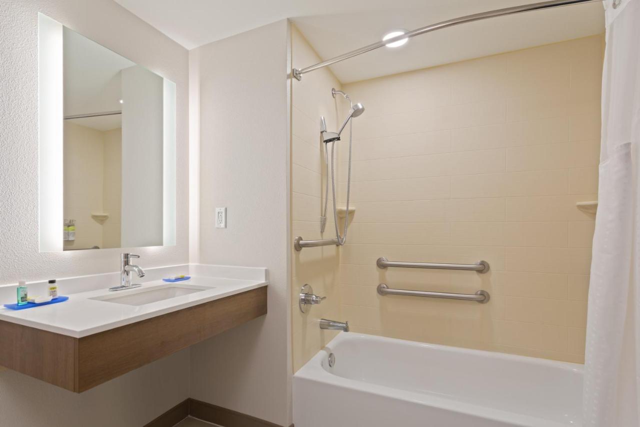  | Holiday Inn Express Hotel & Suites Largo-Clearwater