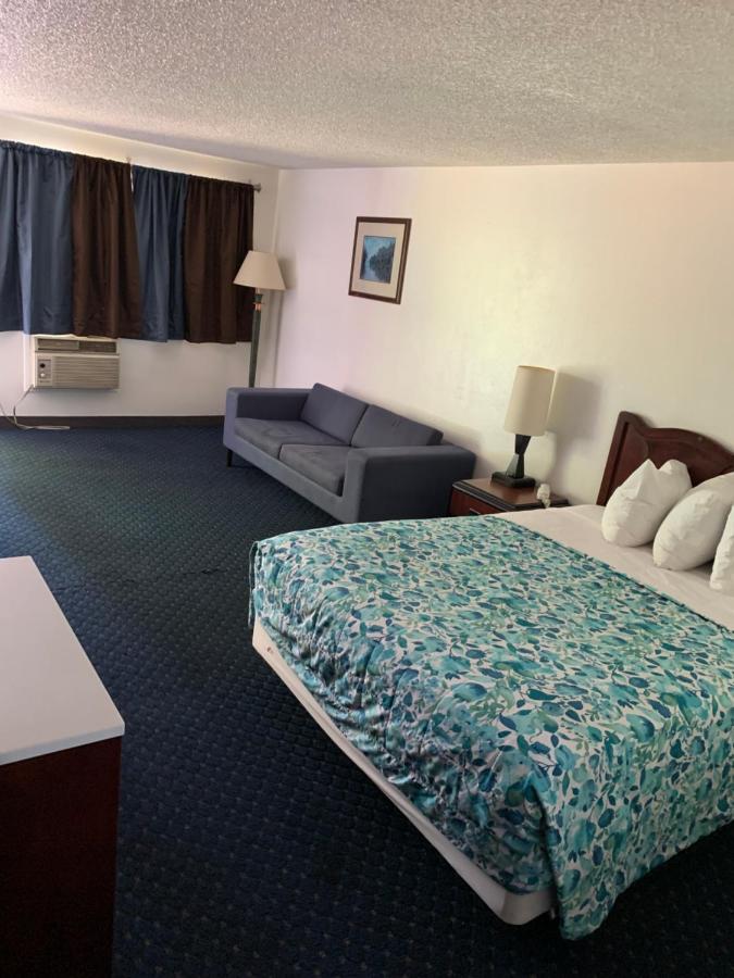| Smokey Point Motor Inn
