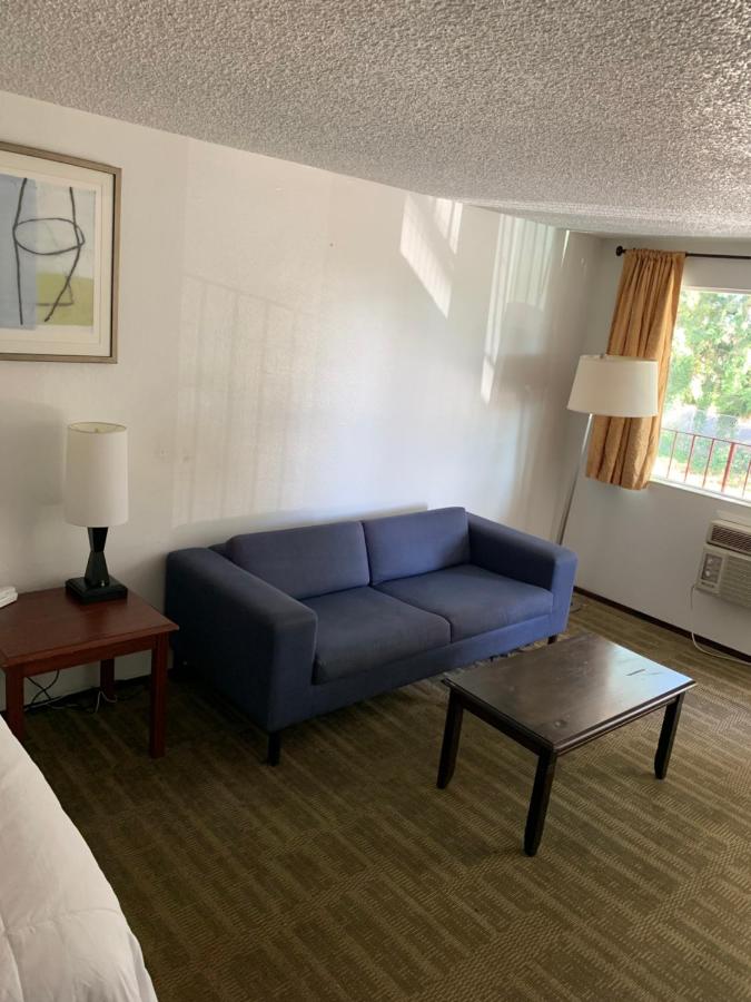 | Smokey Point Motor Inn