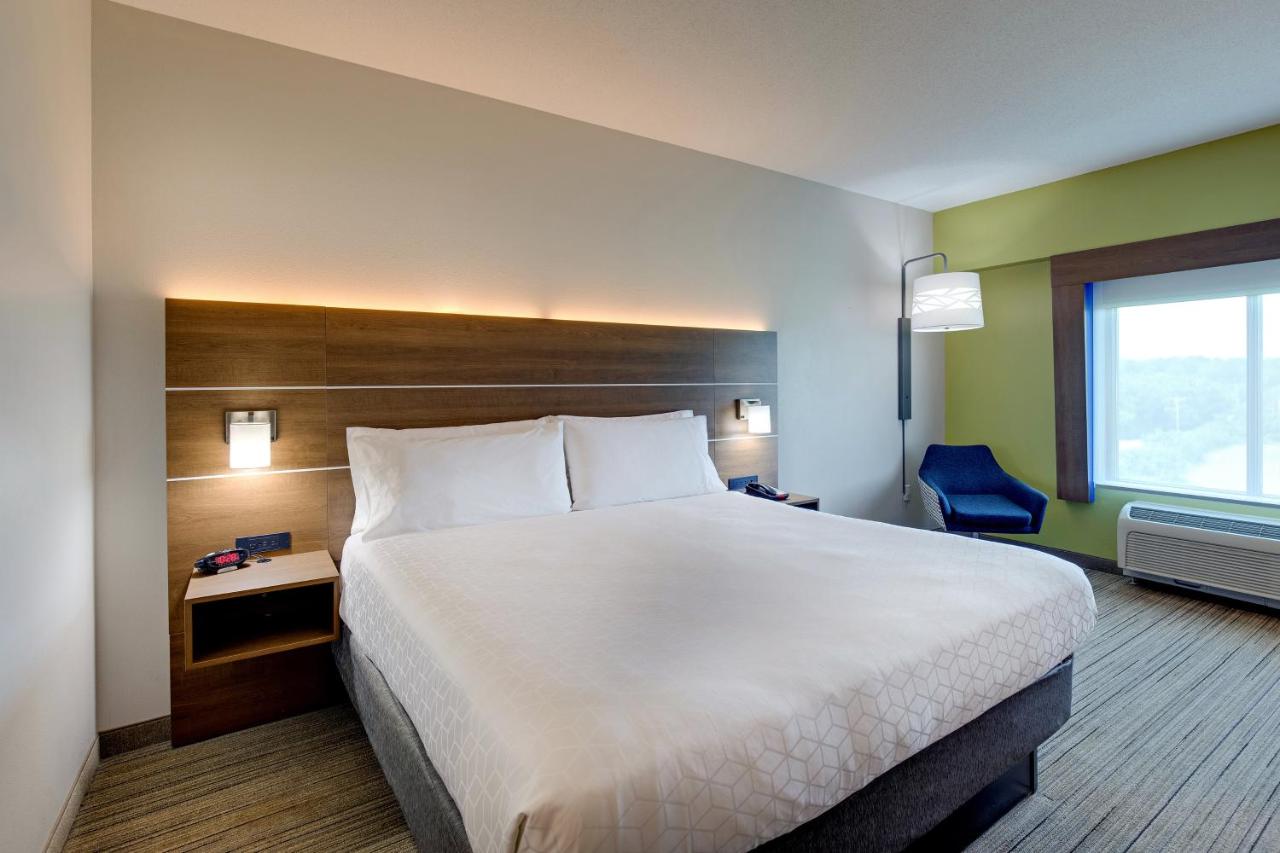 King Room - Non-Smoking at Holiday Inn Express Hotel and Suites Nashville-Opryland by IHG