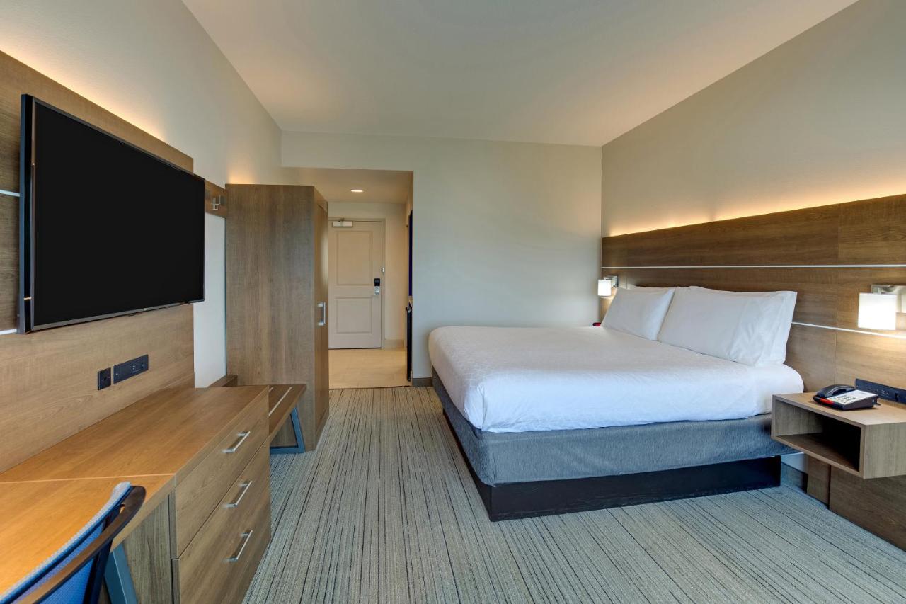 King Room - Non-Smoking at Holiday Inn Express Hotel and Suites Nashville-Opryland by IHG