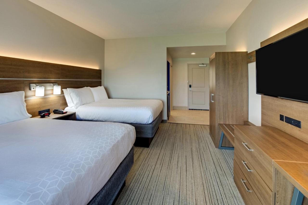 Standard  Room at Holiday Inn Express Hotel and Suites Nashville-Opryland by IHG