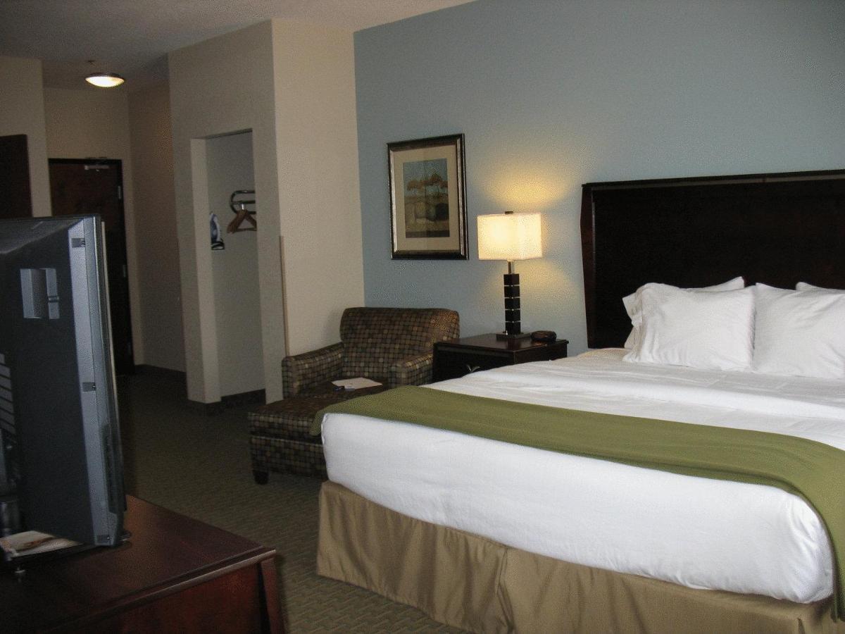 | Holiday Inn Express Hotel & Suites Pittsburg, an IHG Hotel