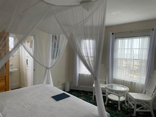  | Hotel Macomber