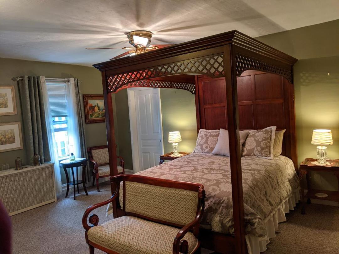 | Lizard Creek Inn