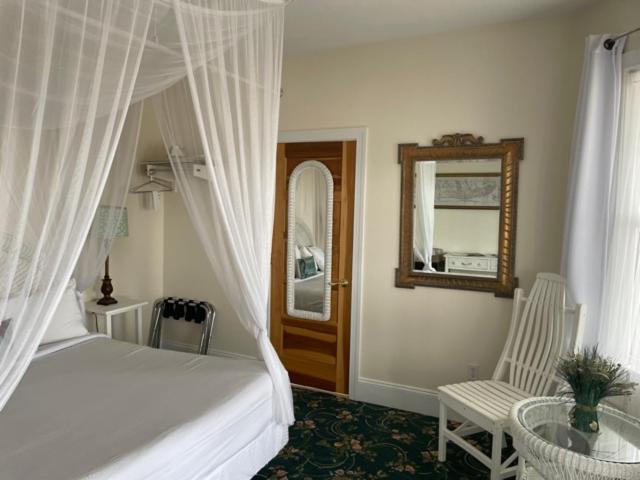 | Hotel Macomber