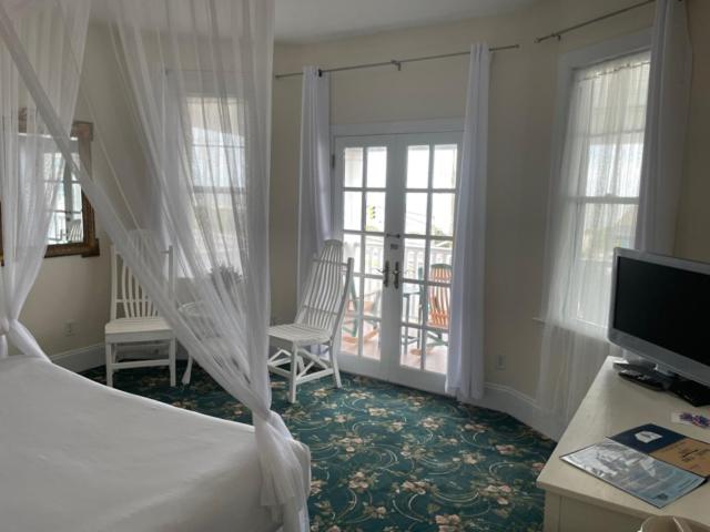  | Hotel Macomber