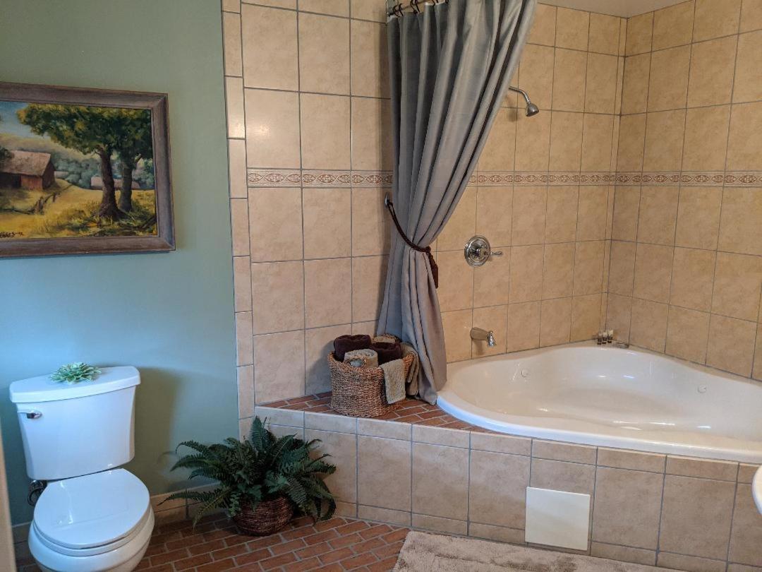 | Lizard Creek Inn