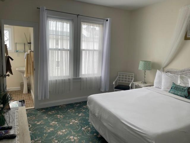  | Hotel Macomber