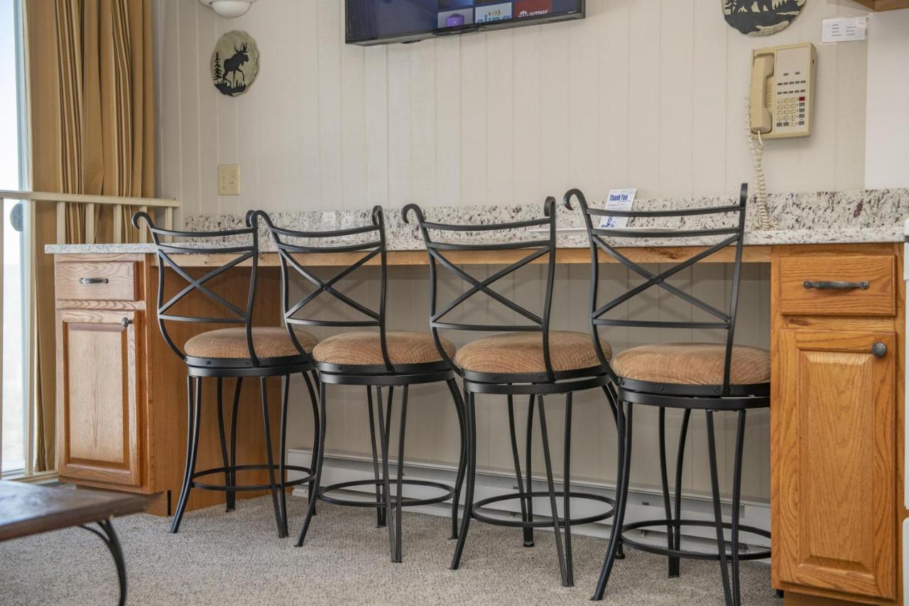 | Stroll to Slopes, Village Area, Ski in-out MtLodge 236