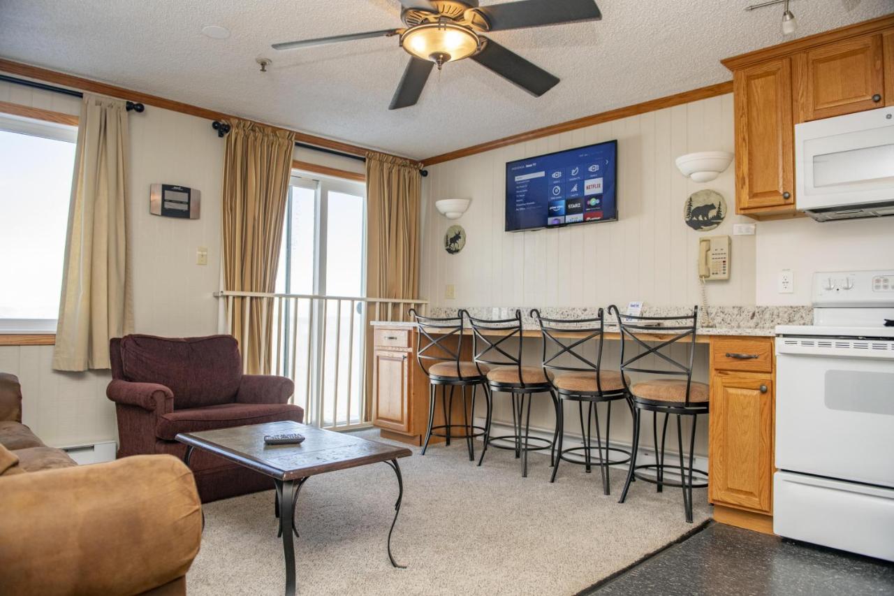  | Stroll to Slopes, Village Area, Ski in-out MtLodge 236