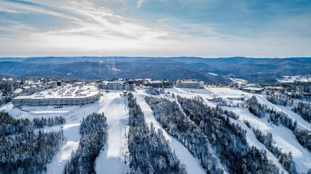 | Stroll to Slopes, Village Area, Ski in-out MtLodge 236