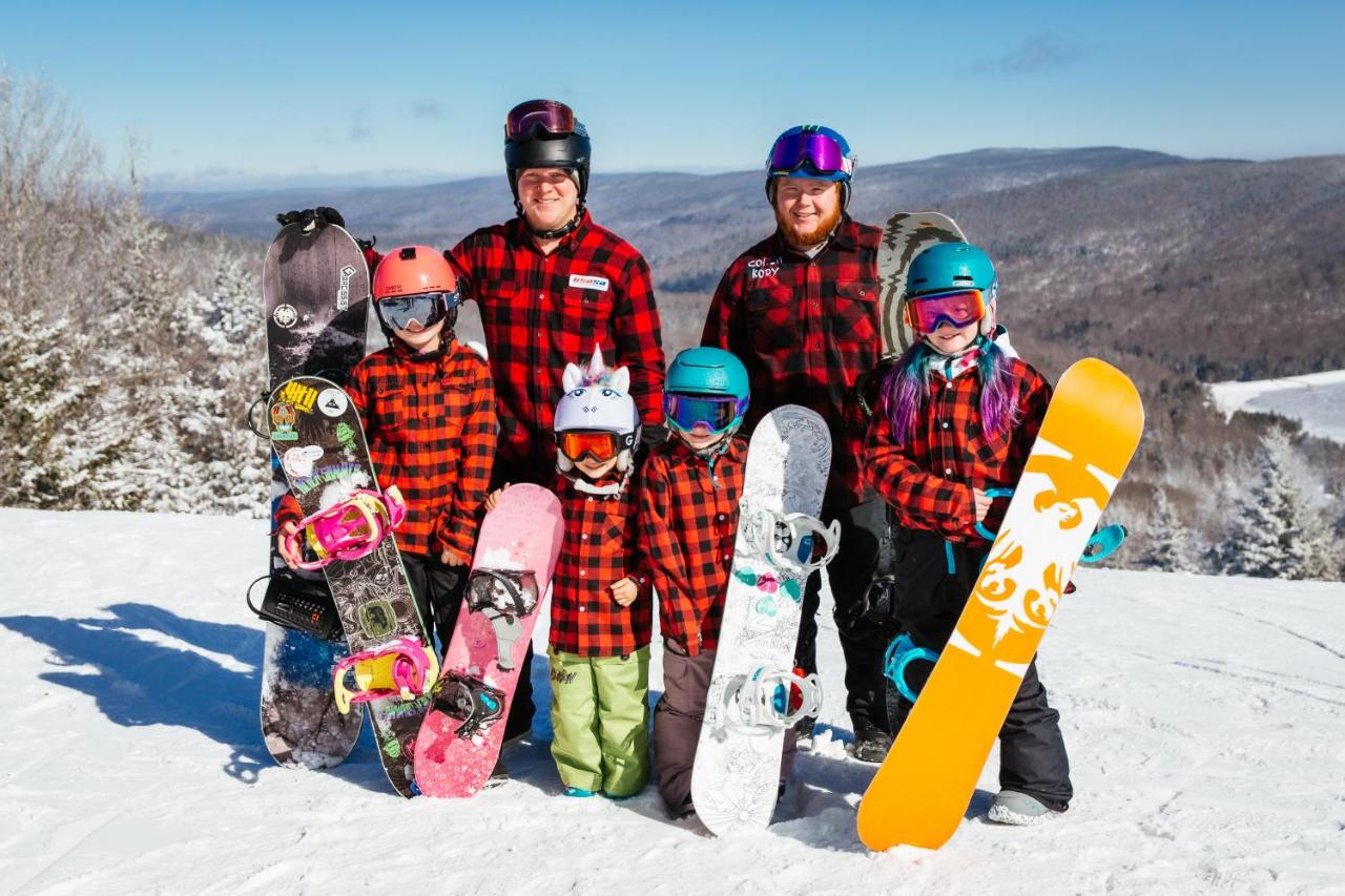 | Stroll to Slopes, Village Area, Ski in-out MtLodge 236