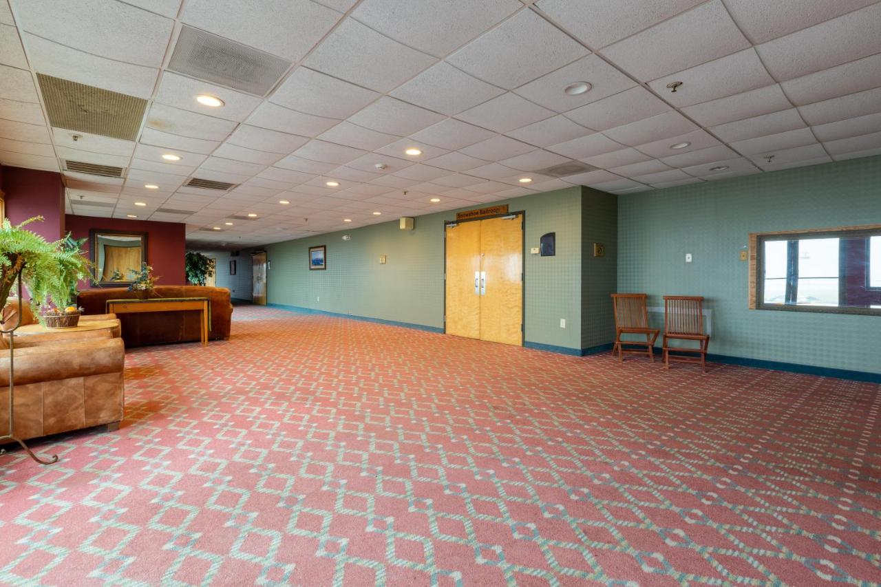 | Stroll to Slopes, Village Area, Ski in-out MtLodge 236