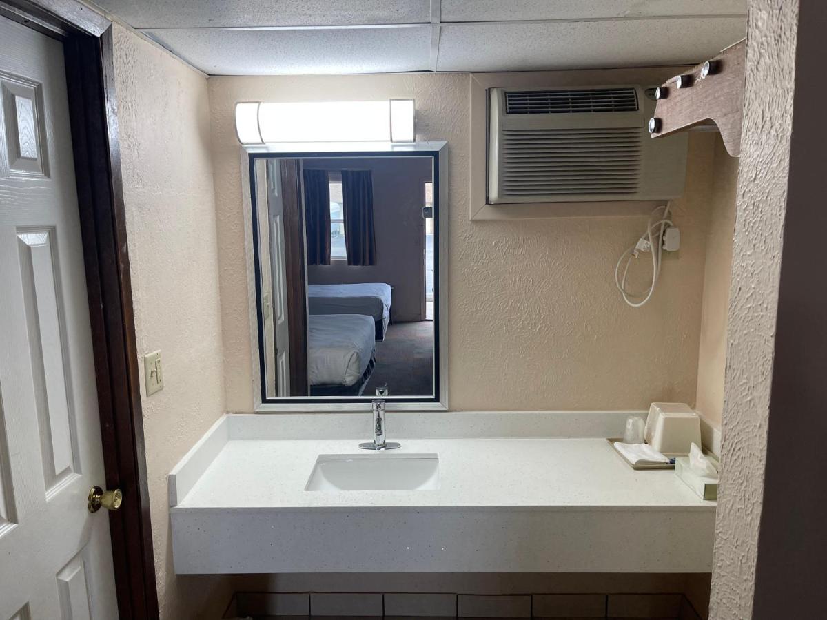 | Nendels Inn & Suites Dodge City Airport