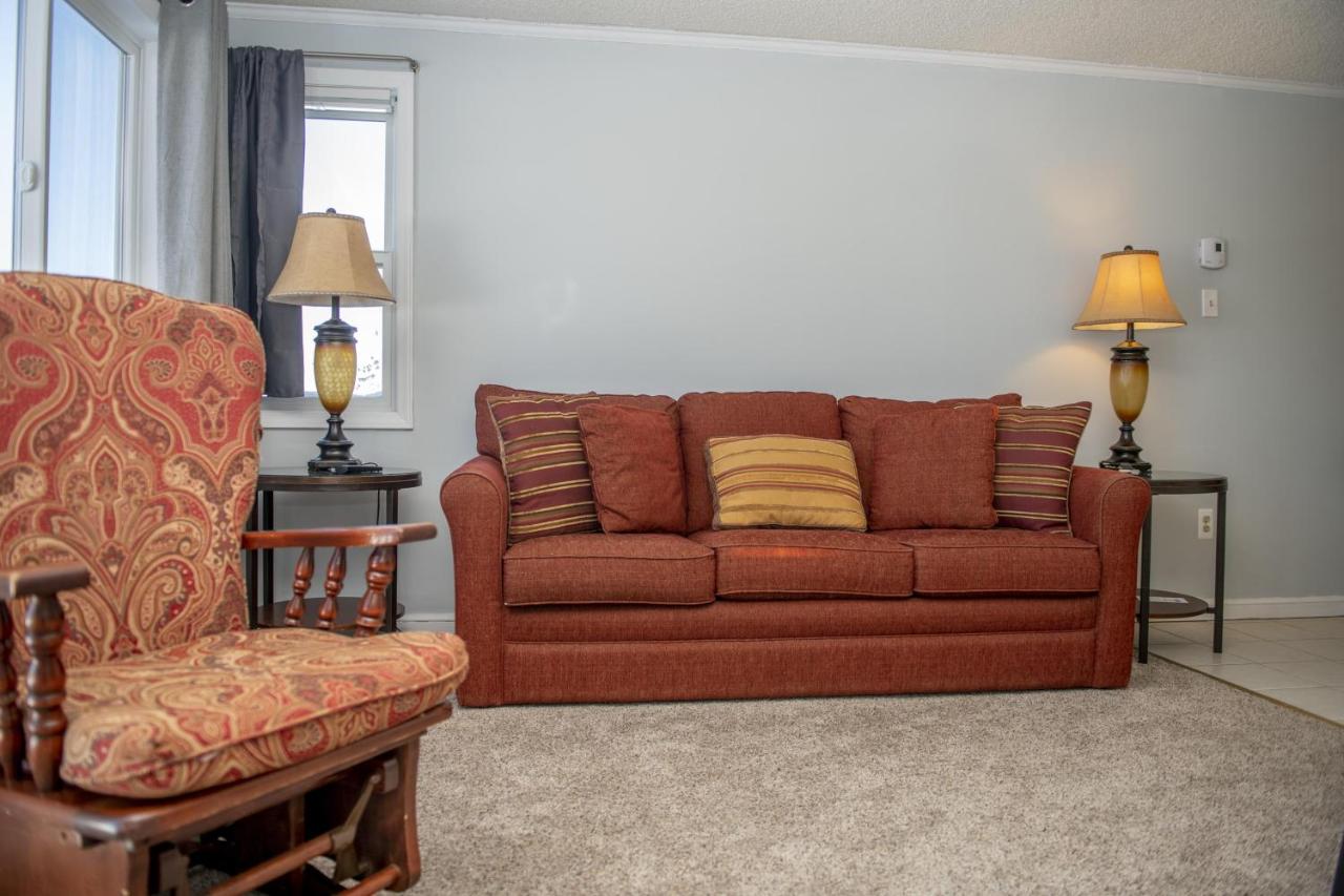 | Stroll to Slopes, Village Area, Ski in-out MtLodge 242