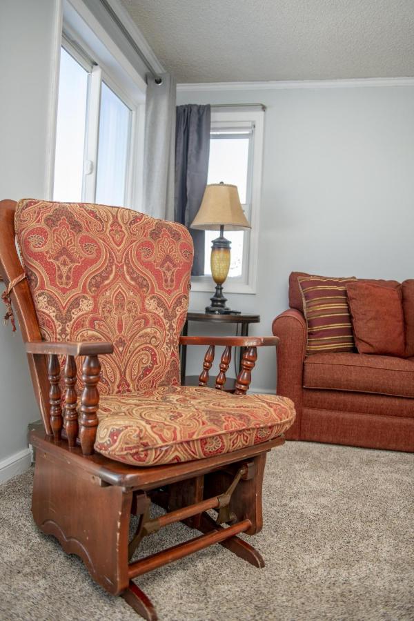 | Stroll to Slopes, Village Area, Ski in-out MtLodge 242