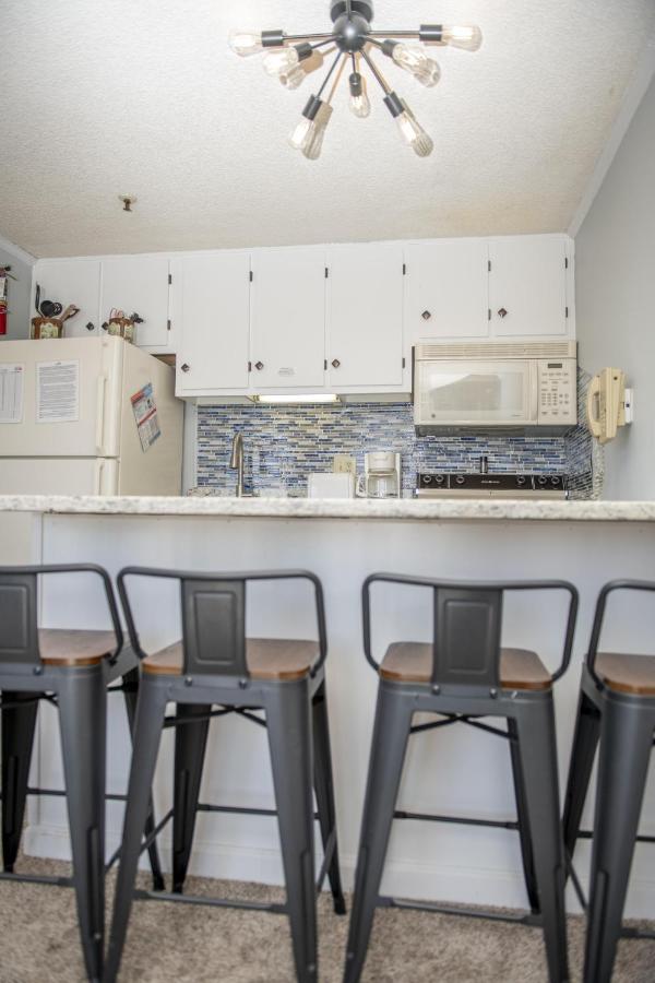 | Stroll to Slopes, Village Area, Ski in-out MtLodge 242