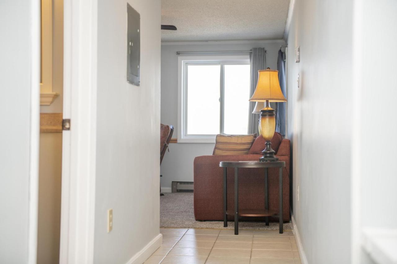 | Stroll to Slopes, Village Area, Ski in-out MtLodge 242