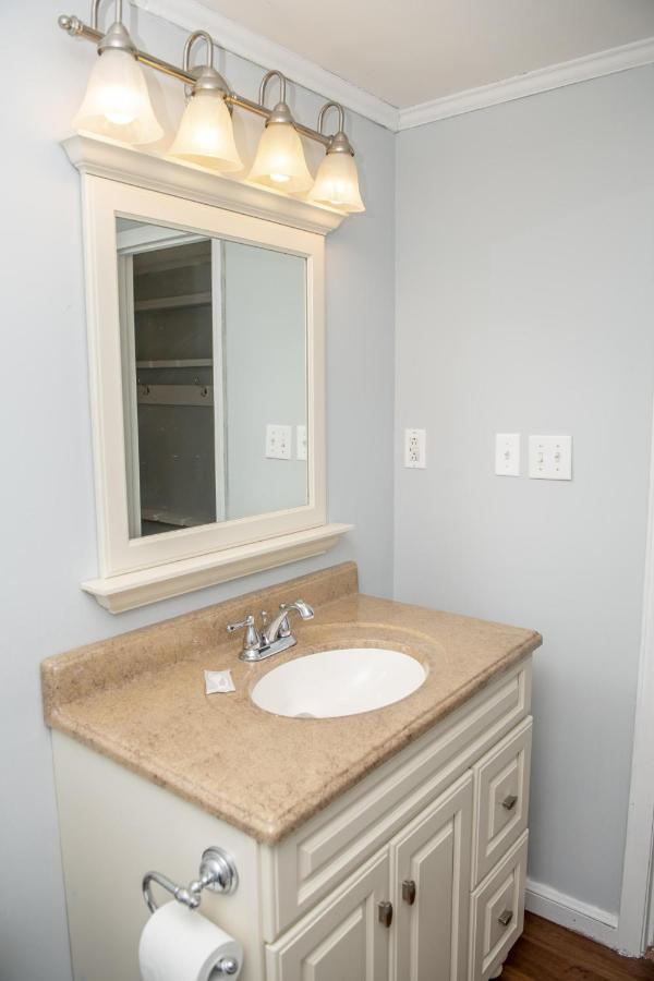 | Stroll to Slopes, Village Area, Ski in-out MtLodge 242