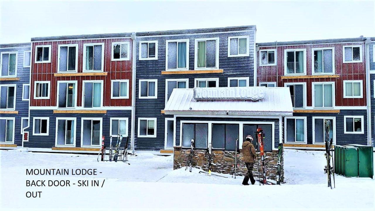 | Stroll to Slopes, Village Area, Ski in-out MtLodge 242