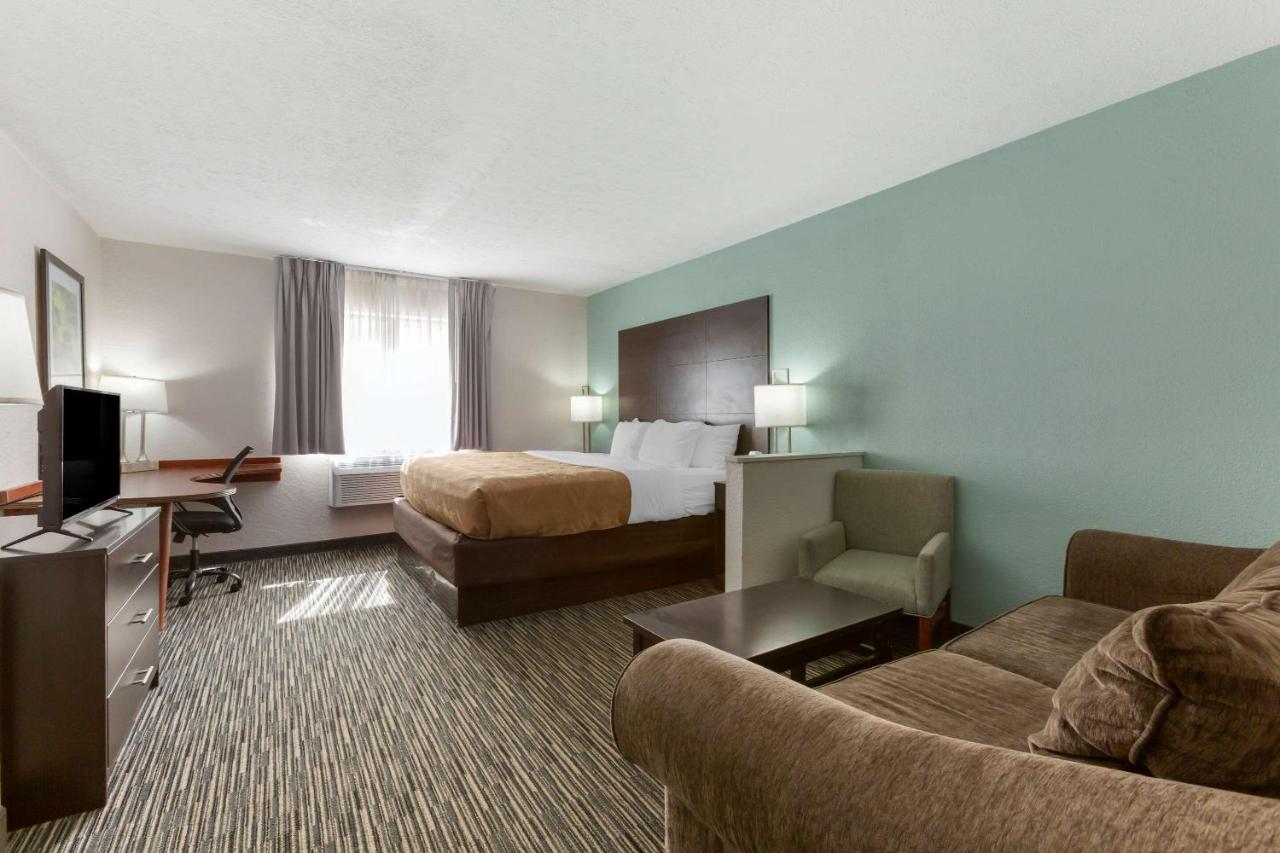 King Room with Roll-In Shower - Accessible/Non Smoking at Quality Inn Alexis Rd