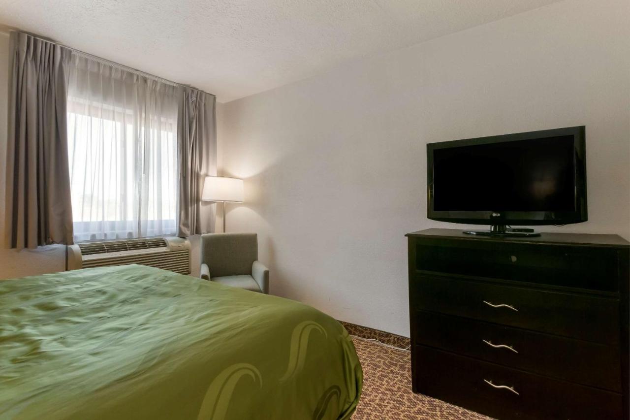Queen Room with Two Queen Beds - Non Smoking at Quality Inn Alexis Rd