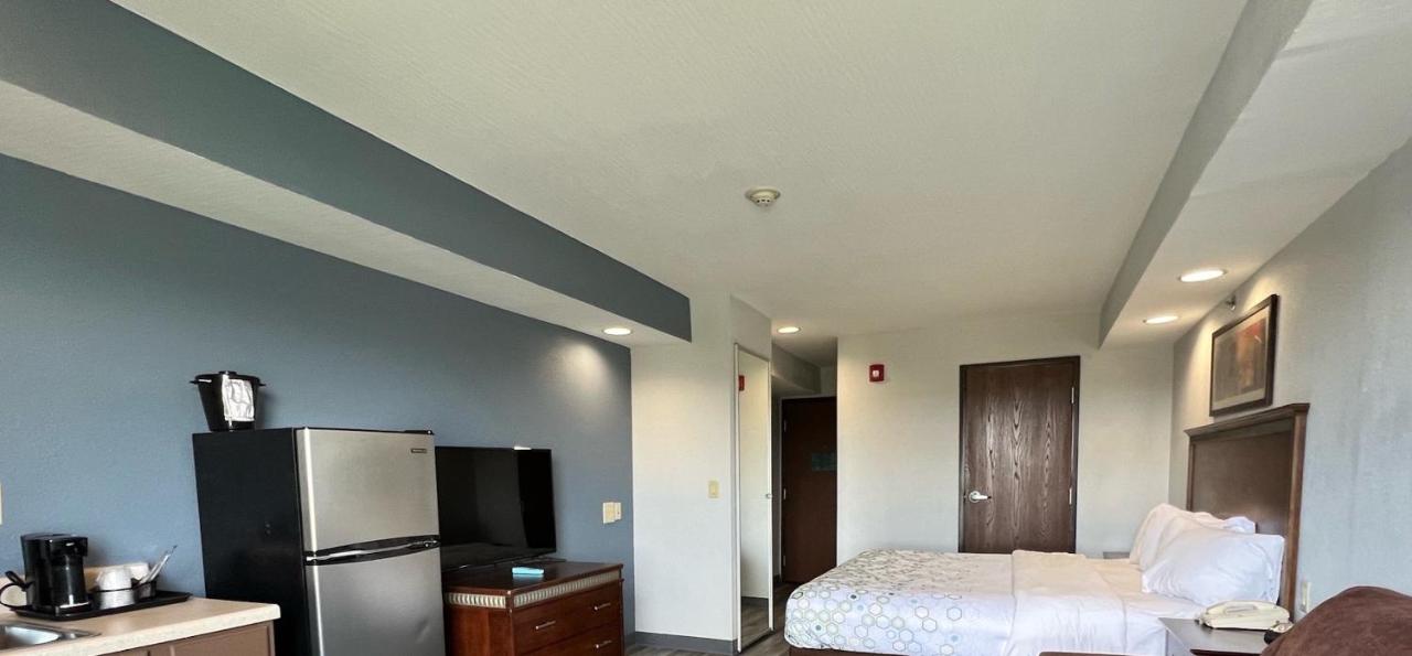 | HomeTowne Studios & Suites Washington