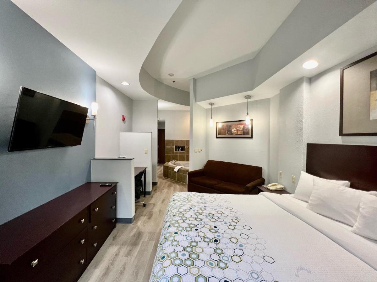 | HomeTowne Studios & Suites Washington