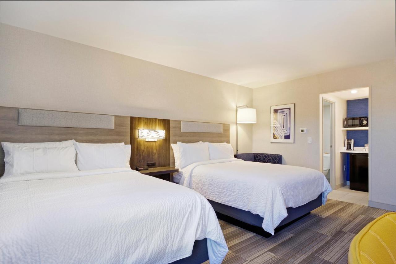 Queen Room with Roll in Shower - Non-Smoking at Holiday Inn Express & Suites Phoenix - Tempe by IHG