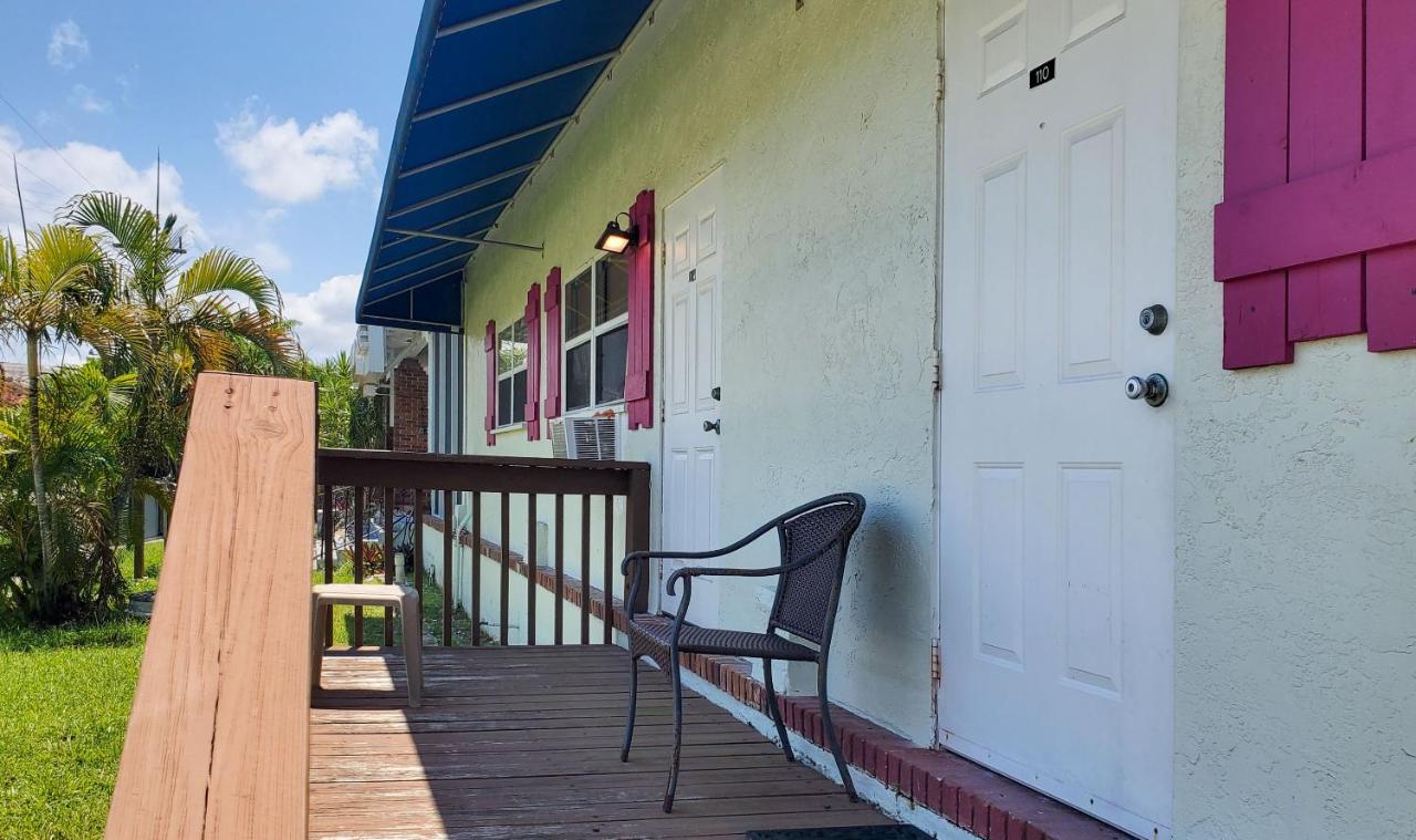 | Captain's Table Hotel by Everglades Adventures