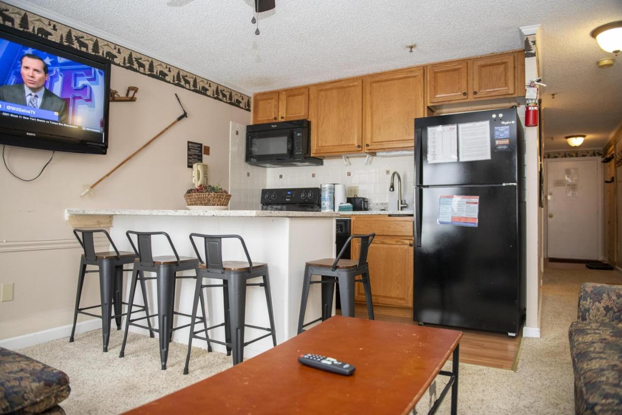 | Stroll to Slopes, Village Area, Ski in-out MtLodge 322