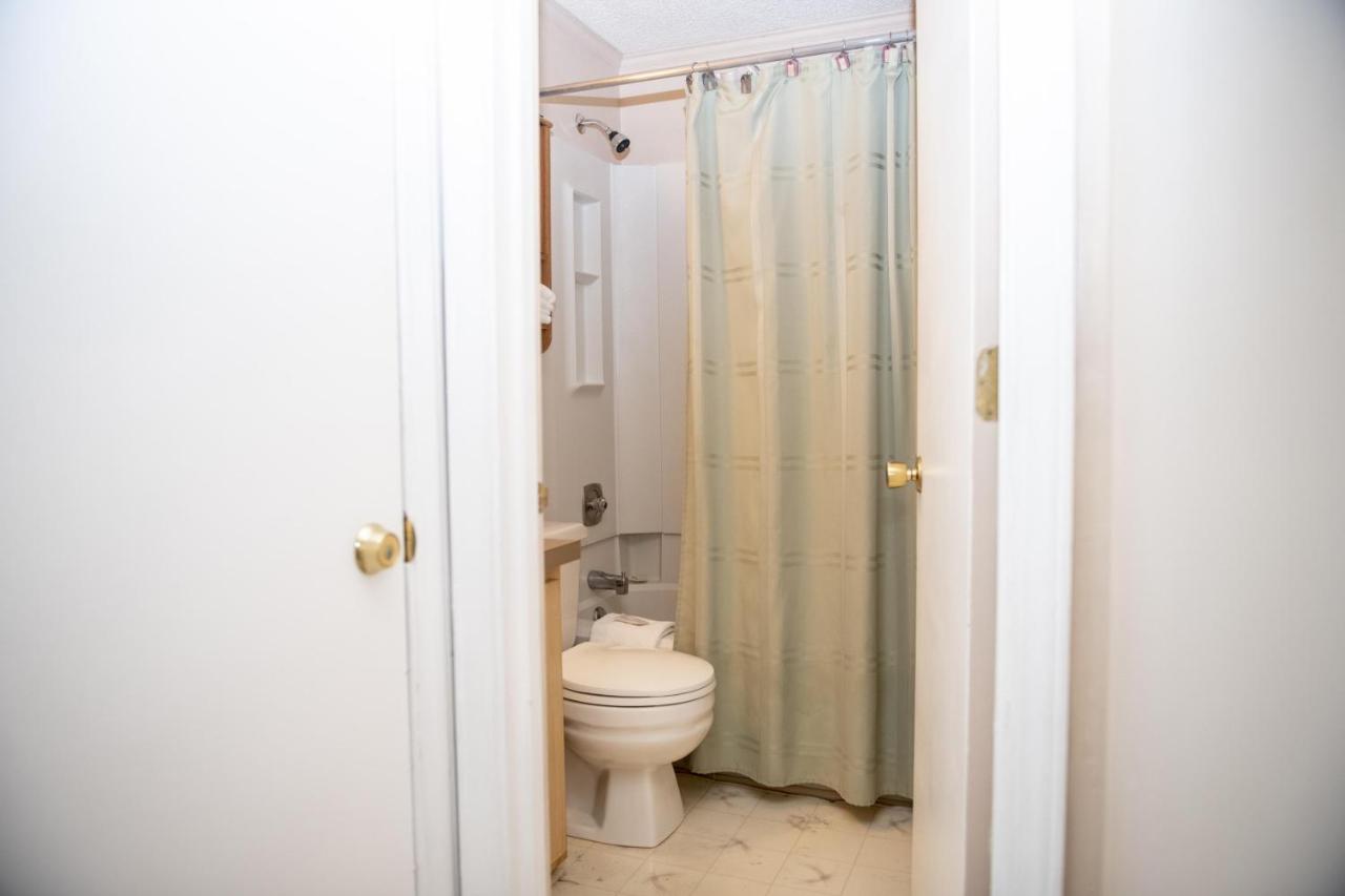 | Stroll to Slopes, Village Area, Ski in-out MtLodge 322
