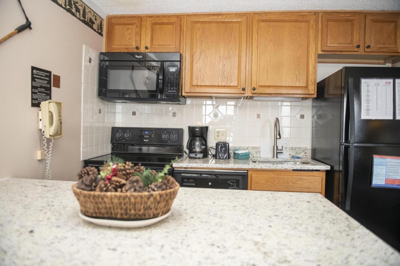 | Stroll to Slopes, Village Area, Ski in-out MtLodge 322