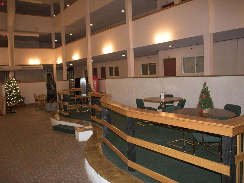 | Stroll to Slopes, Village Area, Ski in-out MtLodge 322