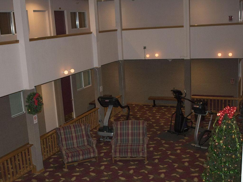 | Stroll to Slopes, Village Area, Ski in-out MtLodge 322