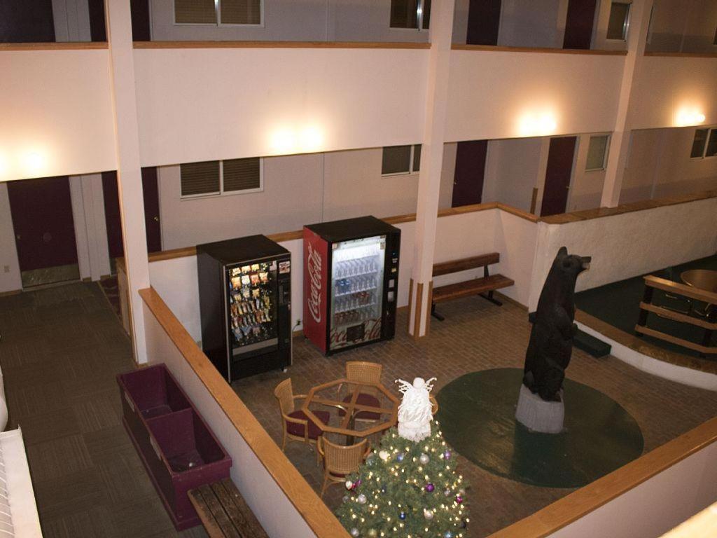 | Stroll to Slopes, Village Area, Ski in-out MtLodge 322