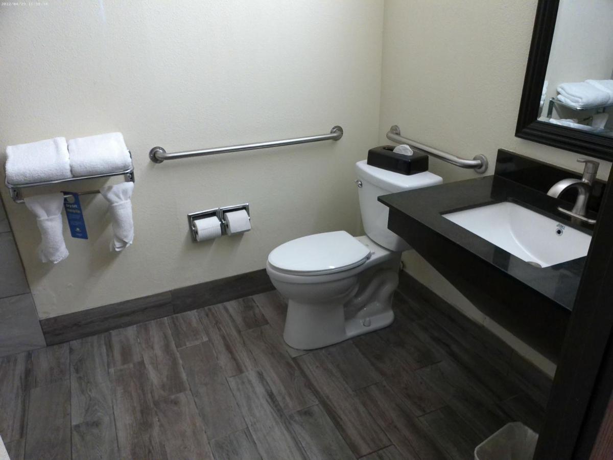 King Room - Mobility Access/Non-Smoking at Days Inn & Suites by Wyndham Tucson/Marana