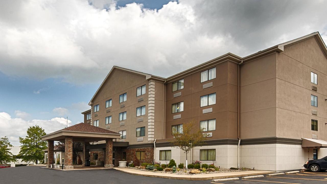 | Comfort Inn & Suites Copley Akron