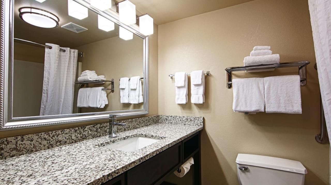 | Comfort Inn & Suites Copley Akron