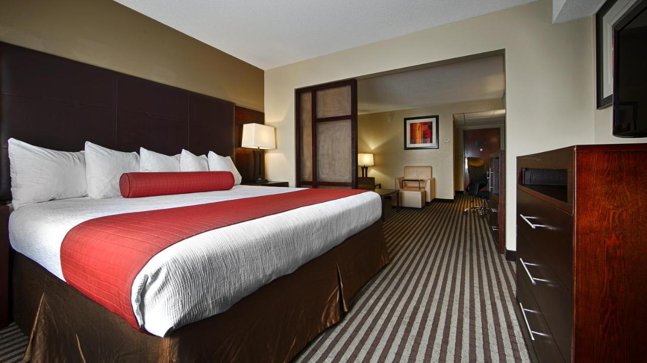 | Comfort Inn & Suites Copley Akron