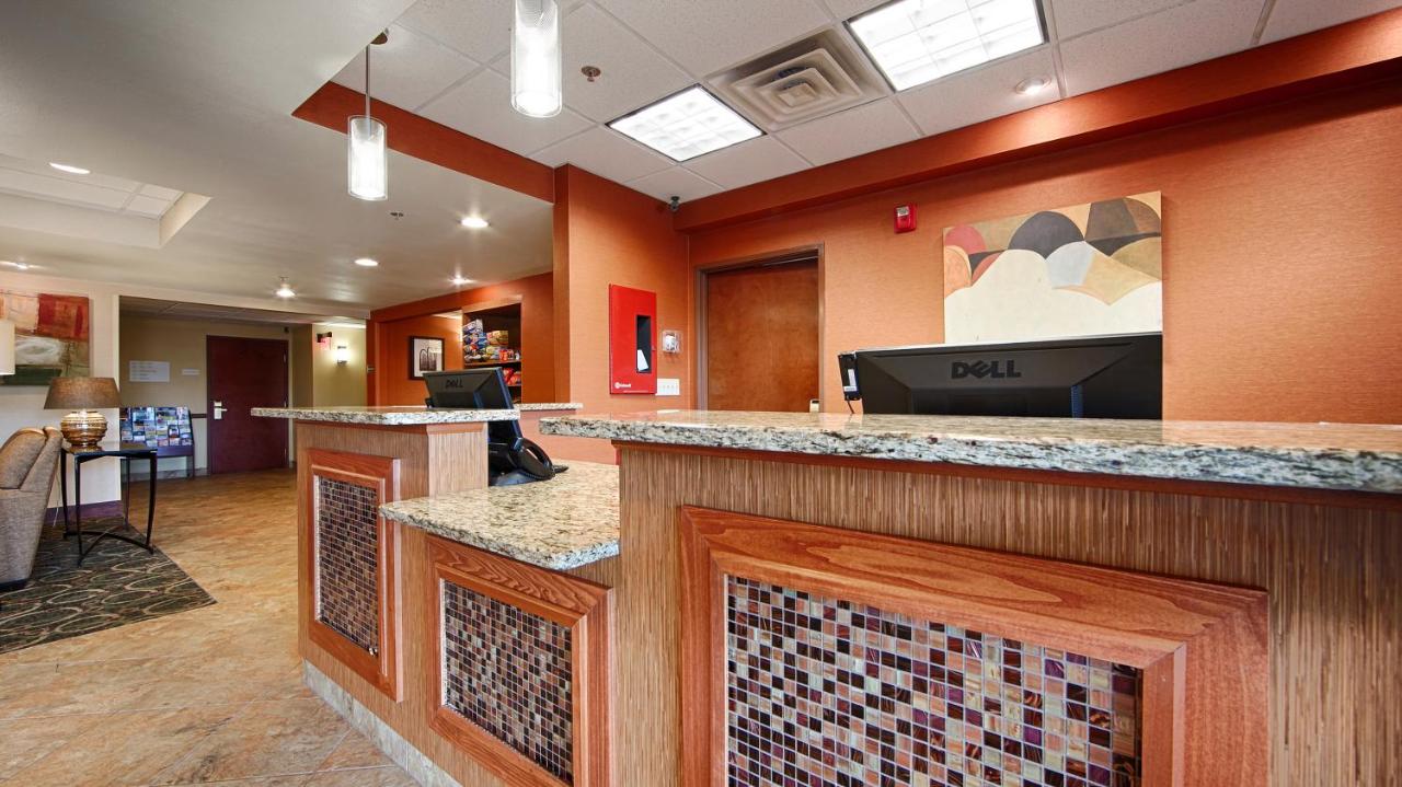 | Comfort Inn & Suites Copley Akron