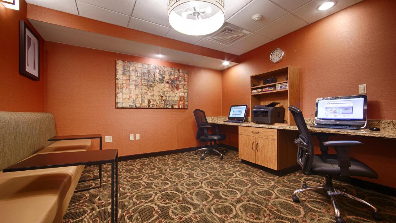 | Comfort Inn & Suites Copley Akron