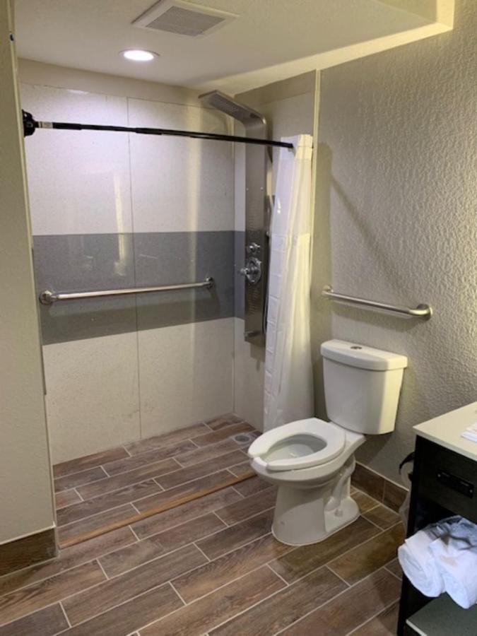 | Days Inn by Wyndham Bellville Mansfield
