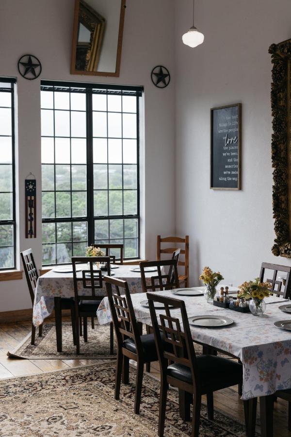 | Gruene River Inn