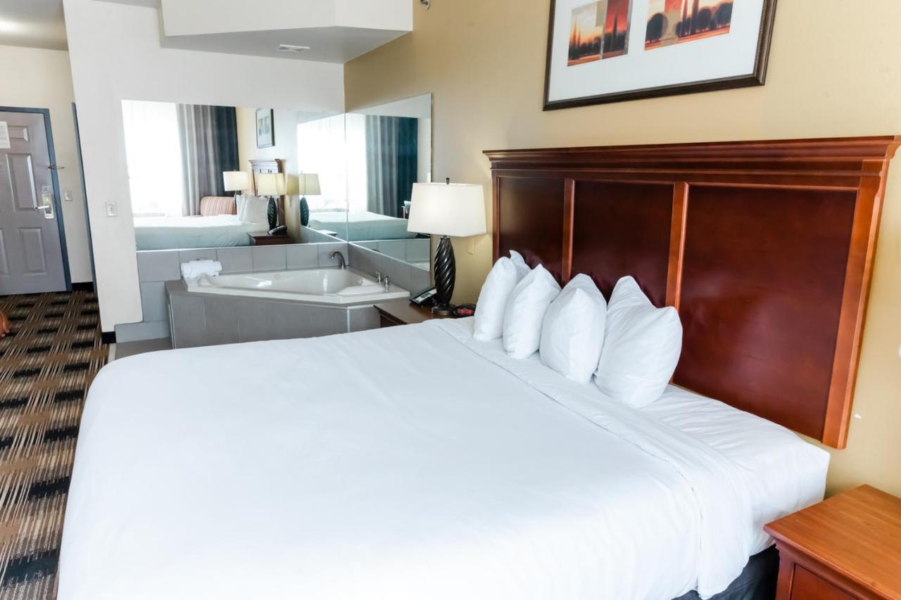 King Room with Spa Bath at Country Inn & Suites by Radisson, Helen, GA