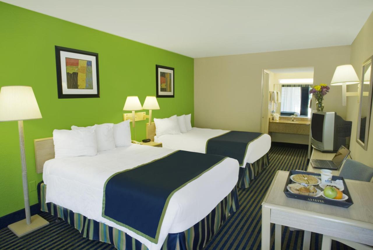 Double Room with Two Double Beds - First Floor - Non-Smoking at Days Inn by Wyndham Richmond Hill/Savannah
